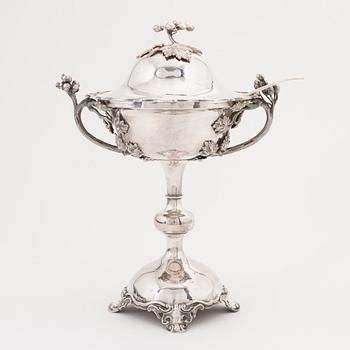 A Swedish silver sugar bowl, mark of Gustaf Möllenborg, Stockholm 1871.