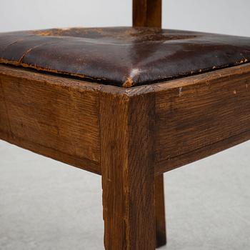 Carl Westman, attributed, a pair of oak chairs, from around the year 1915.