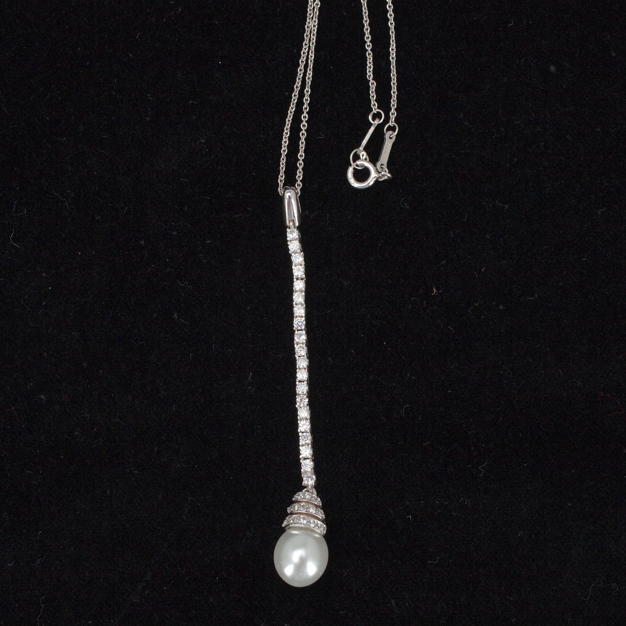 RIIPUS ja KORVAKORUT, hopeaa, zirkoneja, pisaranmuotoiset helmet.