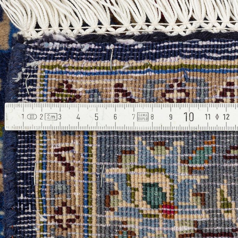 Matta, semiantik, Kashmar, ca 342 x 242 cm.