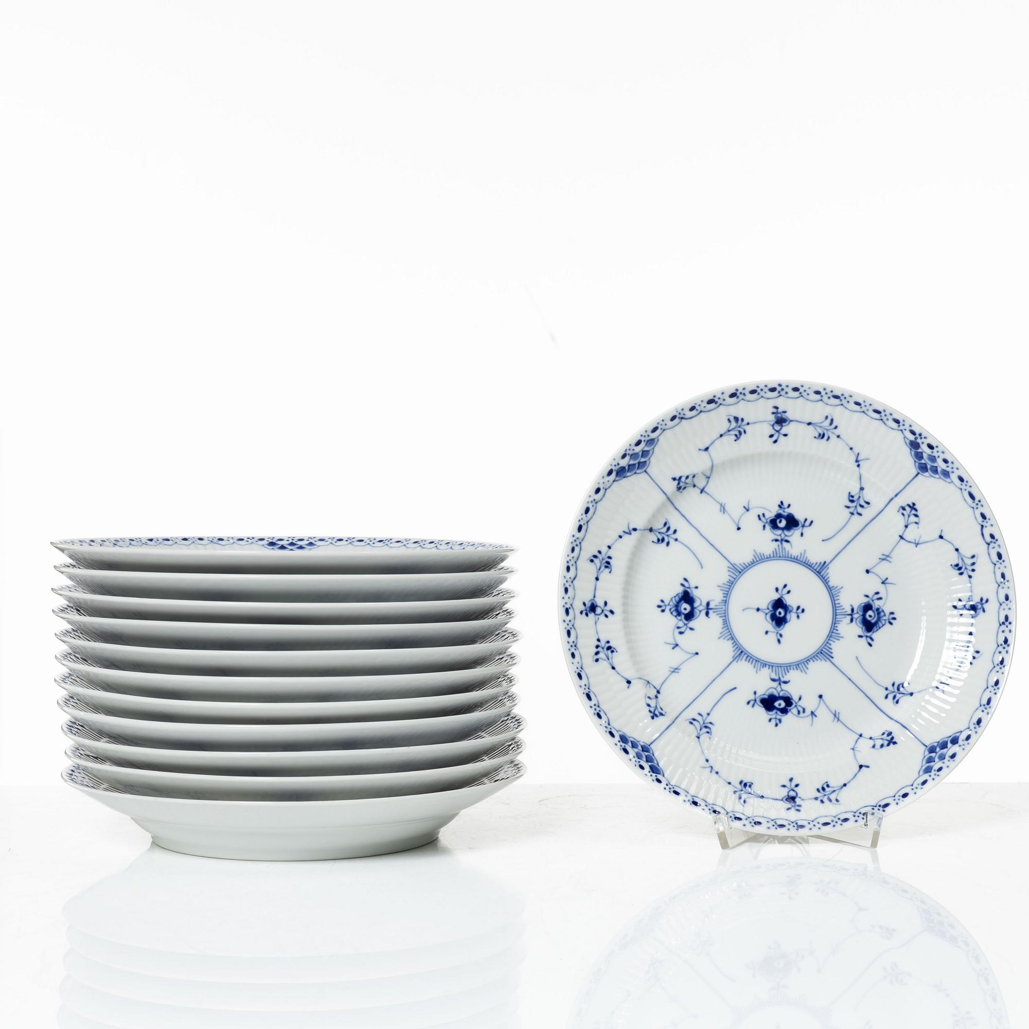 Royal Copenhagen, a set of twelve porcelain appetizer plates, 'Musselmalet' / 'Blue Fluted', Denmark.