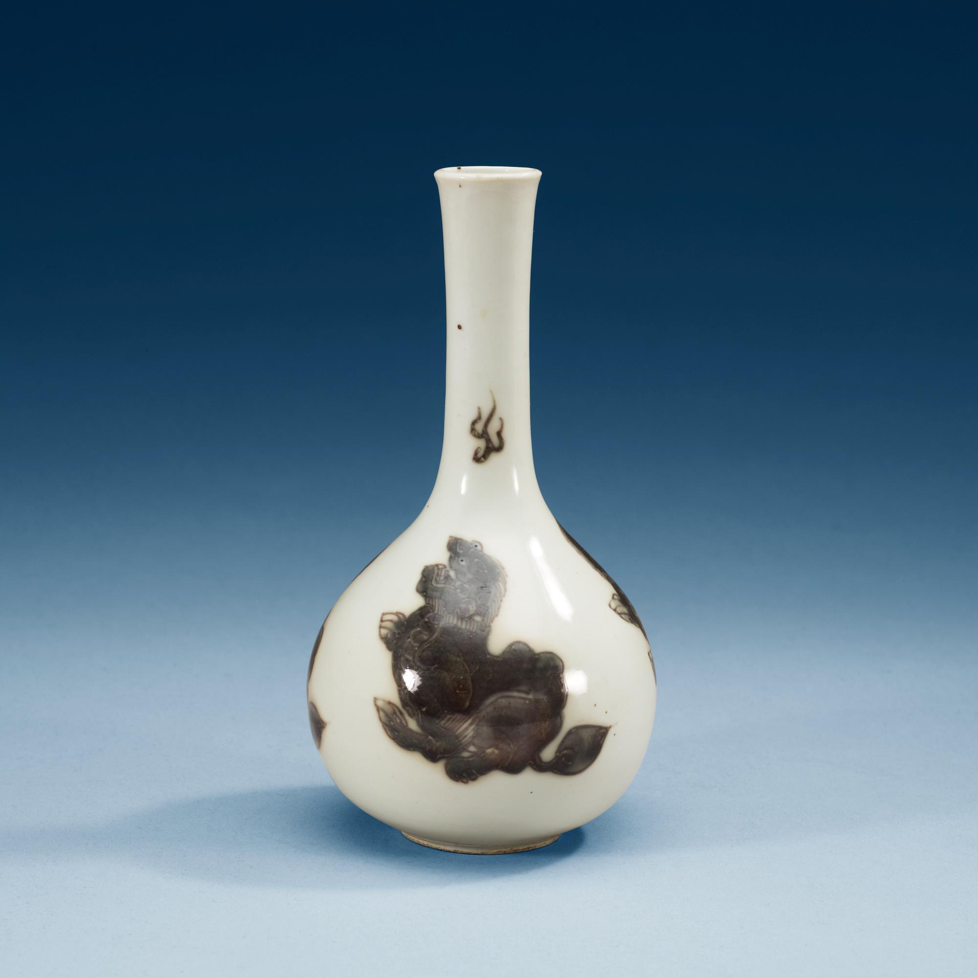 VAS, porslin. Qing dynastin, Kangxi (1662-1722).