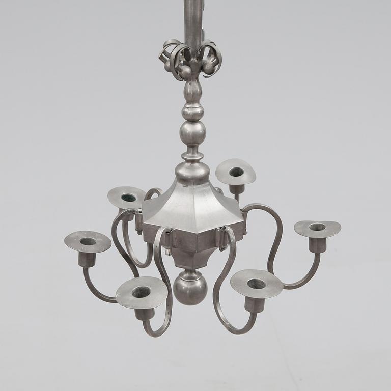 TAKLAMPA, tenn, 1900-talets första hälft. Höjd ca 62 cm.