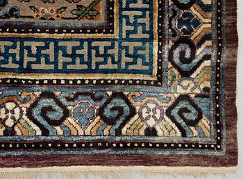 ANTIK/SEMIANTIK KINA. 148 x 150 cm.