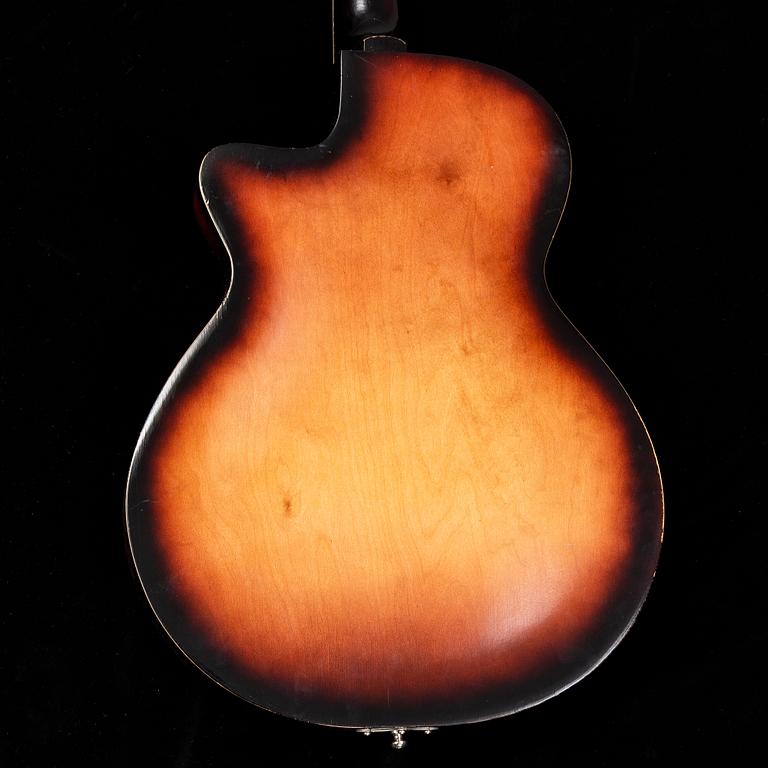 Halvakustiska gitarrer 2 st, Egmond Lucky 7 samt en omärkt.