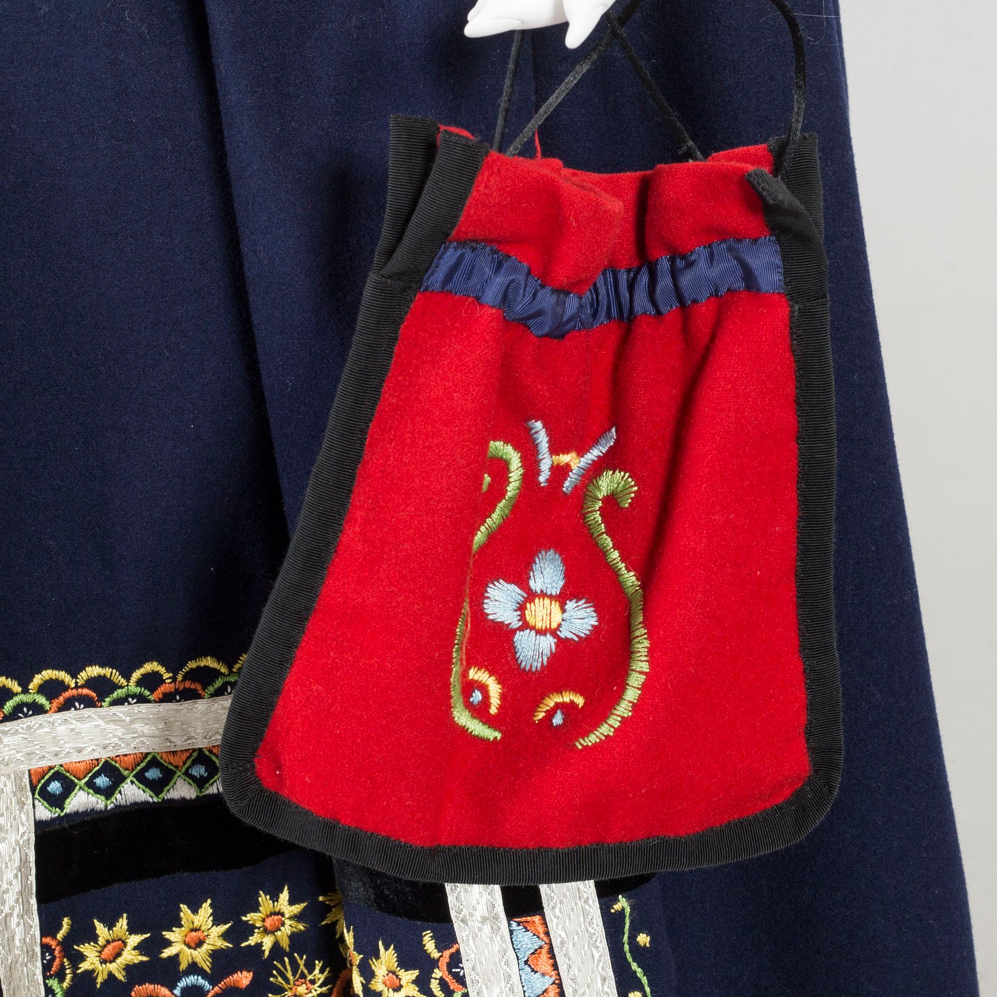 FOLKDRÄKT, Värend, Småland 1983 8 dlr.