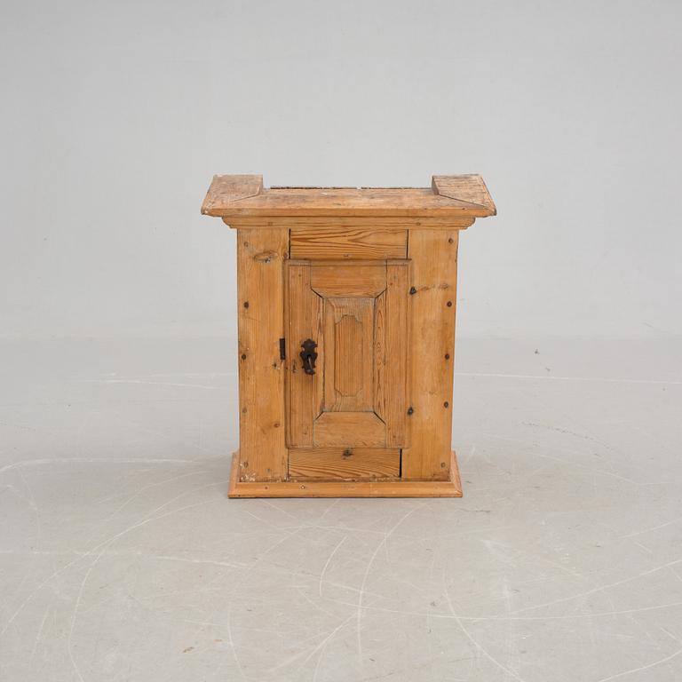 VÄGGSKÅP, allmoge, 1800-tal.