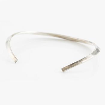 Maria Elmqvist, rigid neck ring, hammered sterling silver.