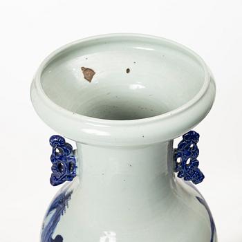 Vas, porslin, Kina, 1800-tal.