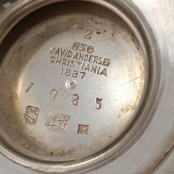 SOCKERSKÅL samt GRÄDDKANNA, silver, David Andersen, Oslo 1886/1887. Vikt 315 g.