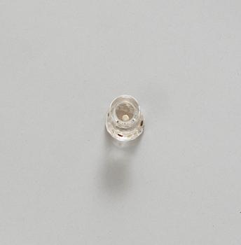 SIGILL, skuren bergkristall med i guld infattade blå safirer, rubiner och troligen tsavorit. Sekelskifte 1900.