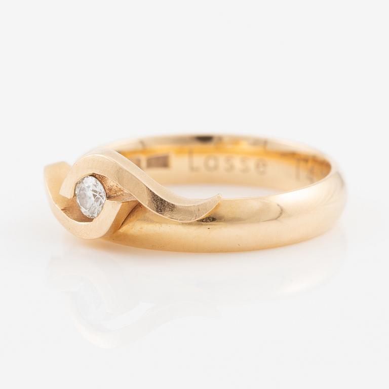 Ring 18K gold with brilliant-cut diamond.