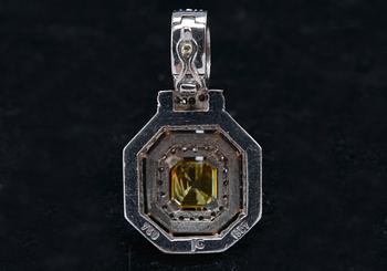 A PENDANT, brilliant cut diamonds c. 1.10 ct H/si. Yellow sapphire c. 1.90 ct. Weight 12,4 g.