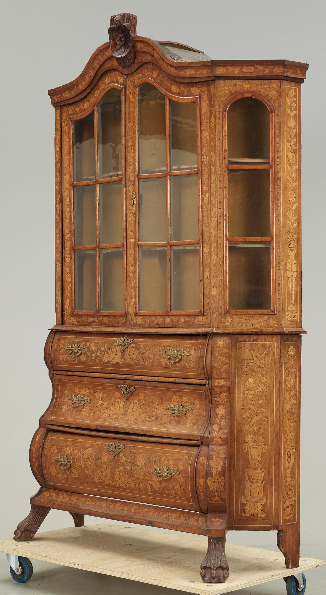 VITRINSKÅP, Barockstil, Holland, sent 1800-tal.
