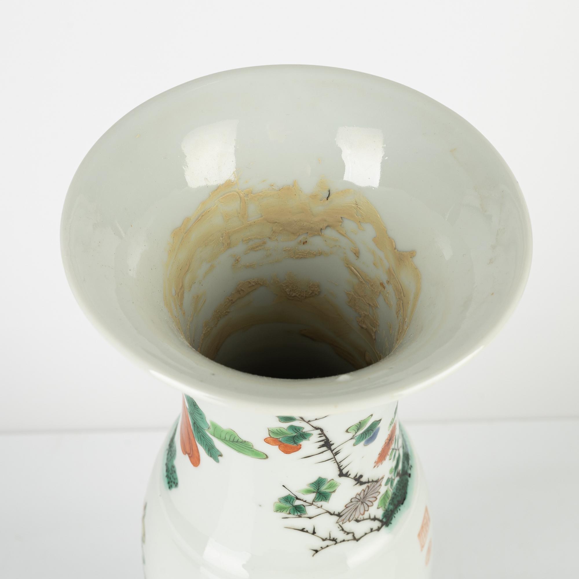 A Chinese famille verte beakervase, Kangxi style, 20th century.
