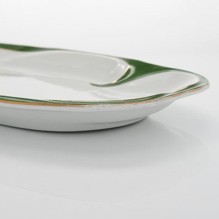 A Kuznetsov faience fish serving dish, Russia 1899-1917.