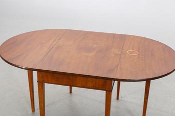 FRITS HENNINGSEN, a mahogany flap table mid 1900's.