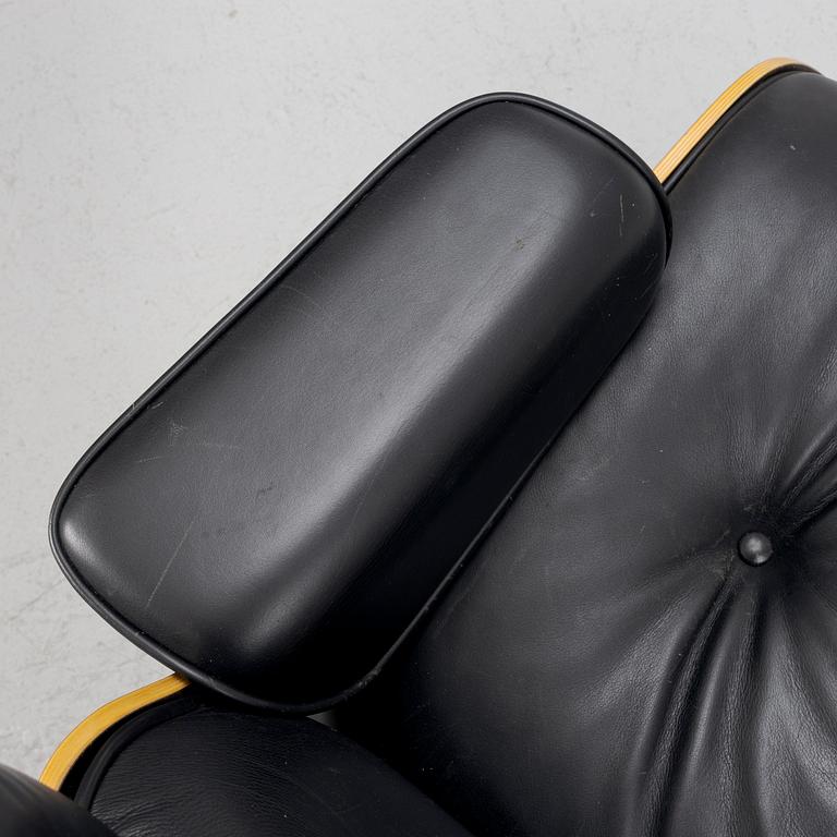 Charles & Ray Eames, an 'Eames Lounge Chair' with ottoman, Vitra.