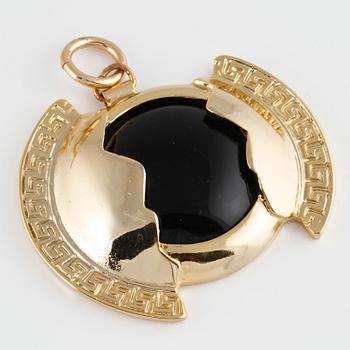 HÄNGEN, 2 st, gulmetall  samt svart plast, Versace och Charles Jourdan.