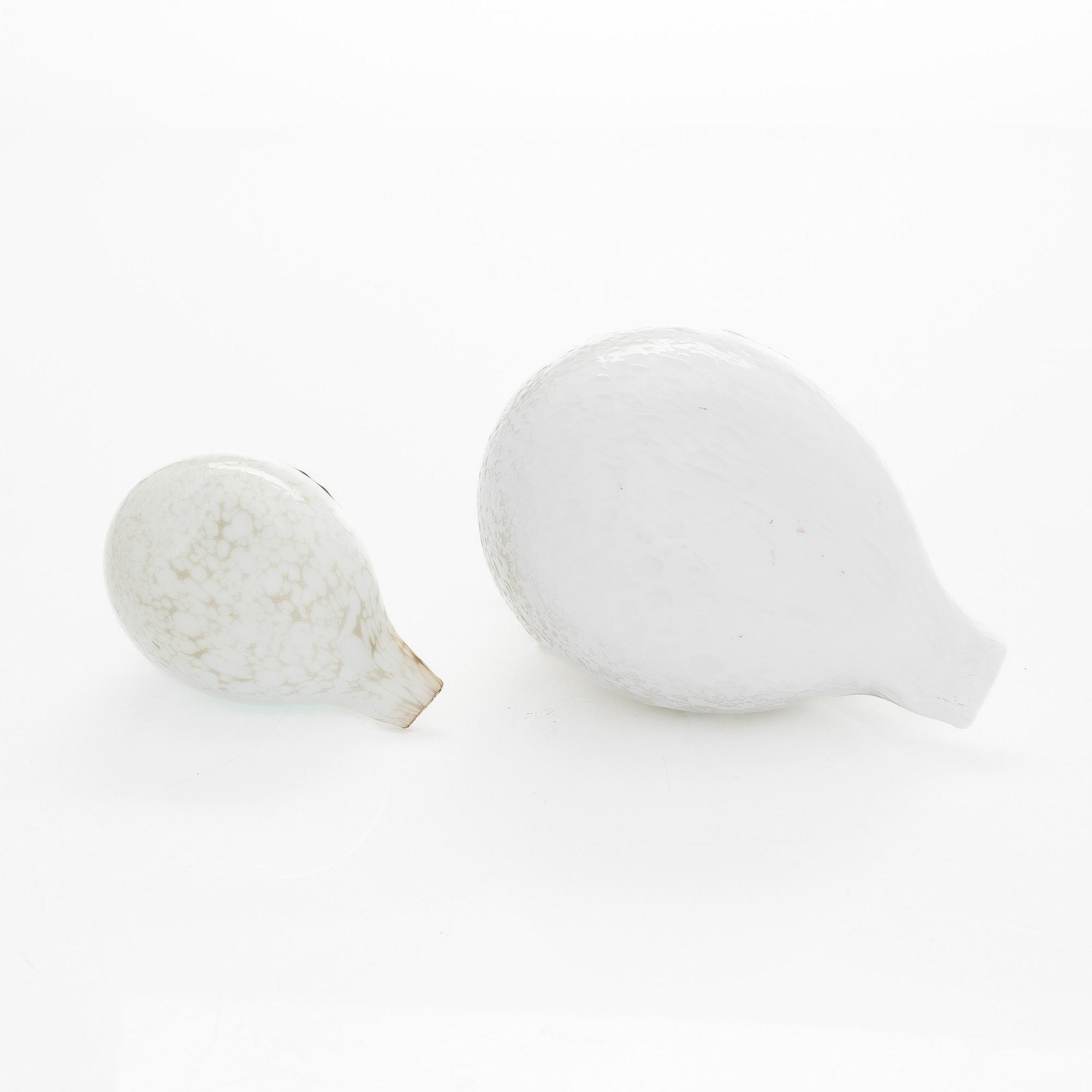 Oiva Toikka, Glass birds, 'Willow Grouse' and 'Baby Willow Grouse' signed.