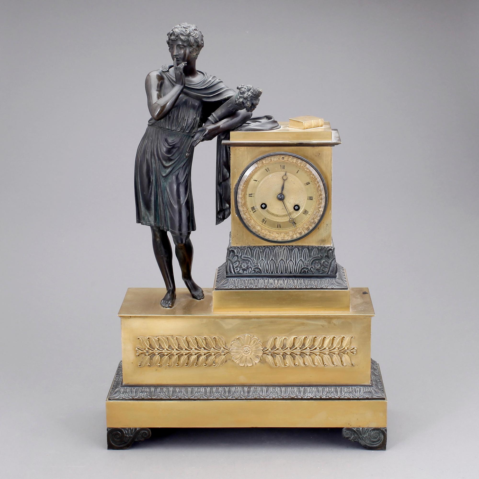 BORDSPENDYL, empire, urtavla märkt Tarault, Faubourg, Saint Honoré, Paris, 1800-talets första hälft.
