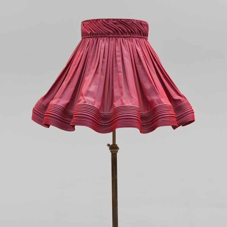 GOLVLAMPA, 1900-talets andra hälft.