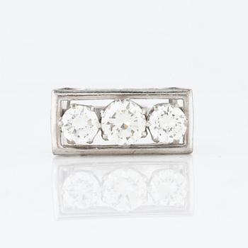 RING, med tre briljantslipade diamanter, totalt ca 2.30 ct.