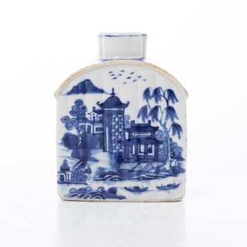 A blue and white tea caddy, Qing dynasty, Qianlong (1736-95).