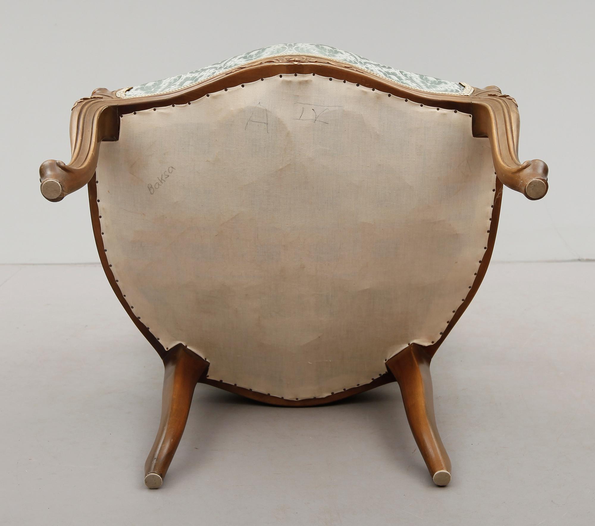 KARMSTOLAR, 3 st, (2+1) rokokostil, 1900-talets första hälft samt 1900-talets mitt.