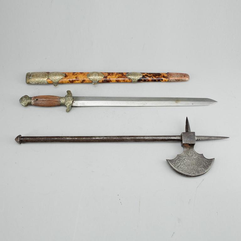 SVÄRD samt YXA, Kina respektive Indopersien, 1800/1900-tal.