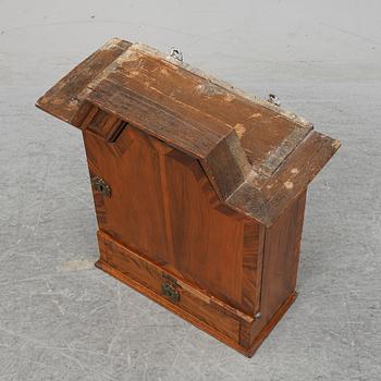 VÄGGSKÅP, barock, 1700-talets första hälft.