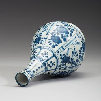 A blue and white porcelain bottle vase, Ming dynasty, Wanli (1572-1620).