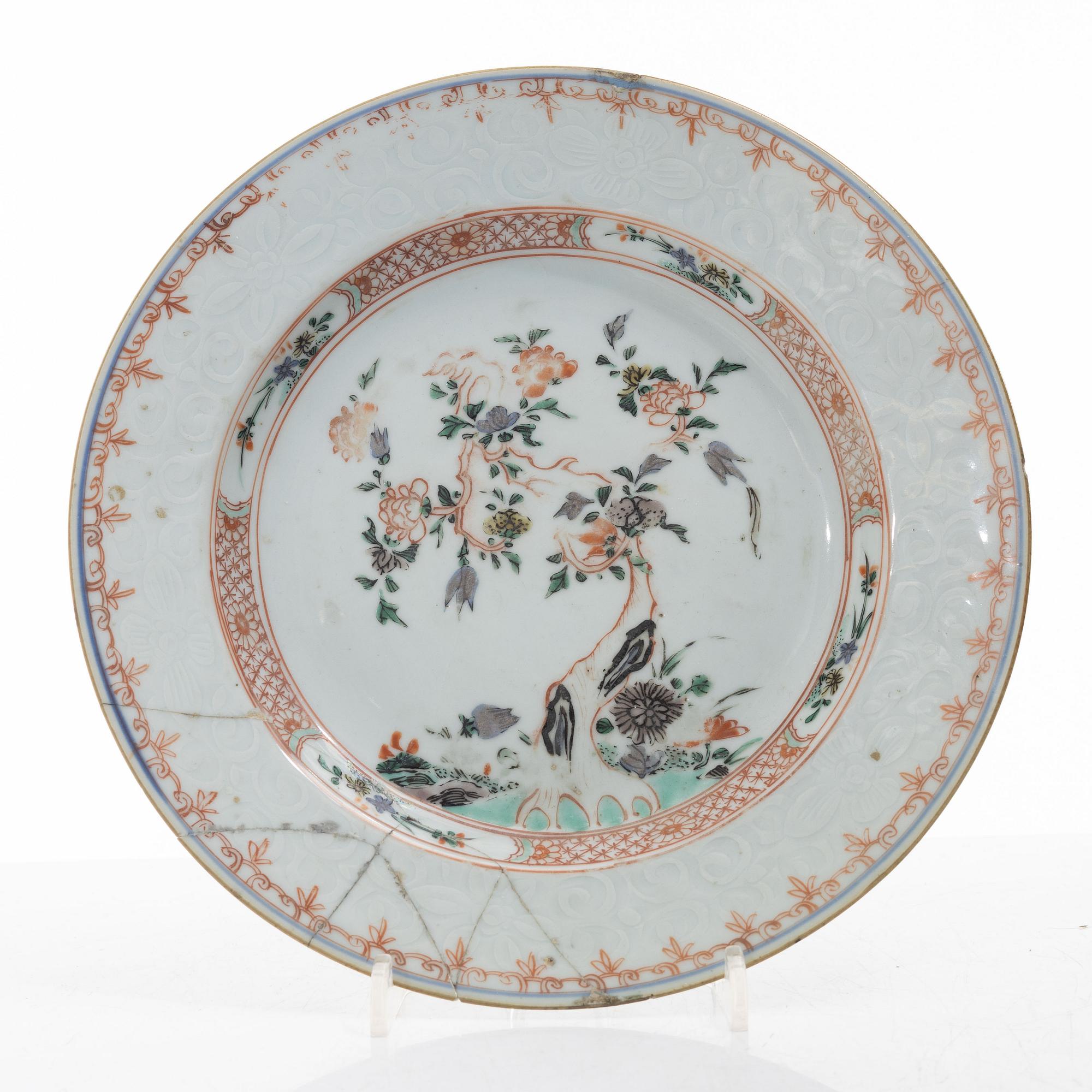 Tallrikar, fyra stycken, porslin, Kina, 1700-talets första hälft.