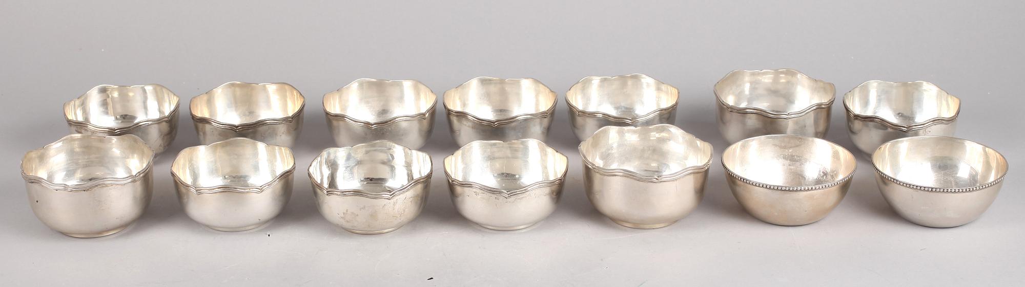 SKÅLAR, 12+2. Silver, portugisiska stämplar. Tot 1999gr.