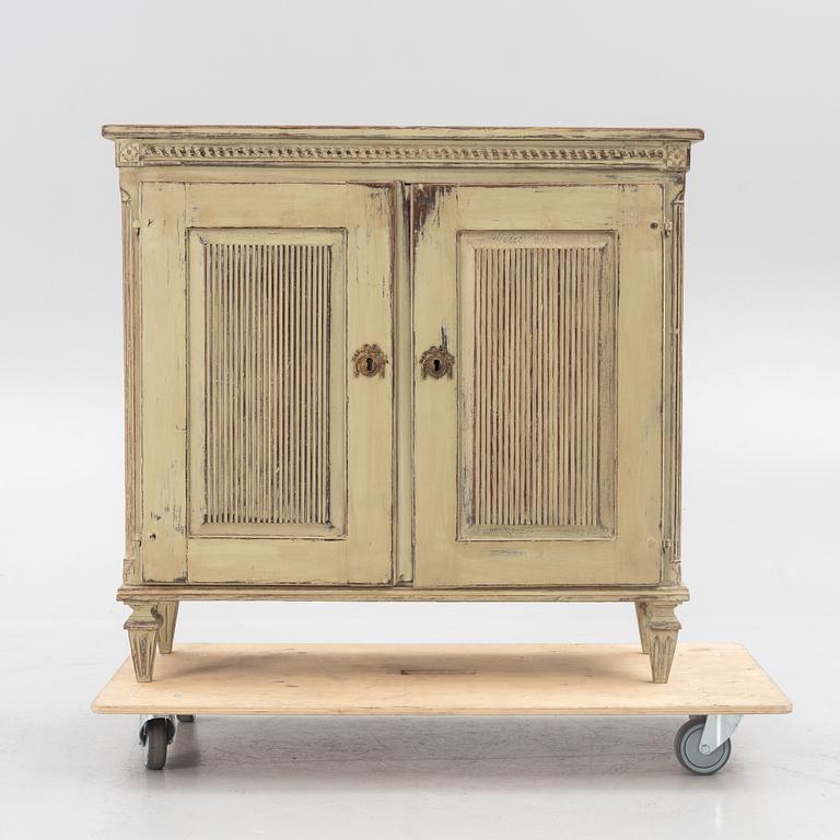 A Gustavian sideboard, circa 1800.