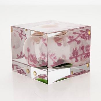 Oiva Toikka, an annual glass cube, signed Oiva Toikka, Nuutajärvi 2008 and numbered 213/2000.