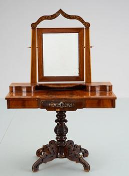 KUNGLIGT TOILETTEBORD, senempire, kungliga ägarmärkningar á tergo, 1800-talets mitt.