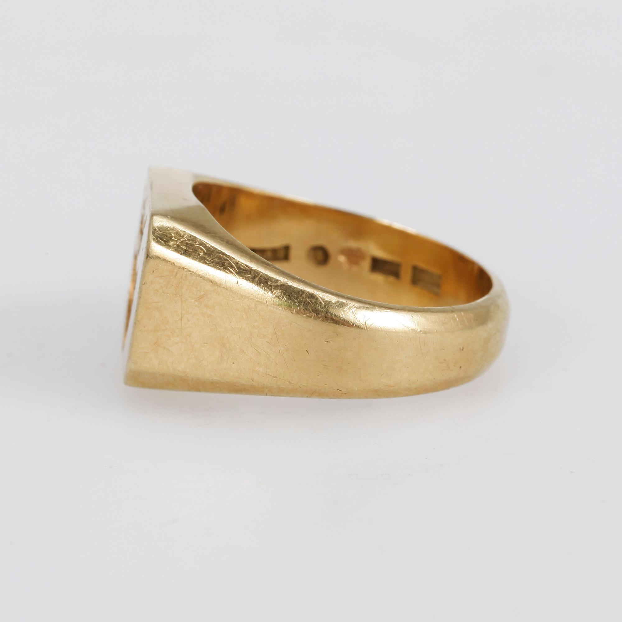 VAPENRING, 18 k guld. Vikt 15,6g.