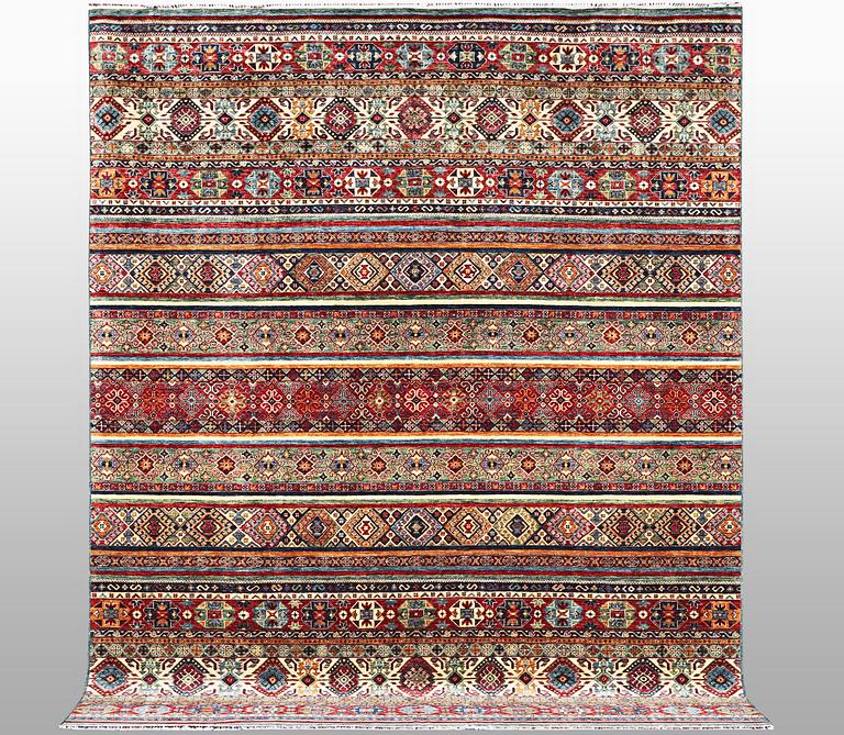 Carpet, Kazak Khorjin, ca 354 x 278 cm.