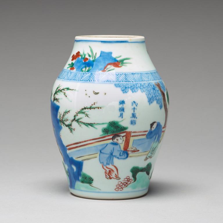 A Wucai Transitional jar, 17th Century.