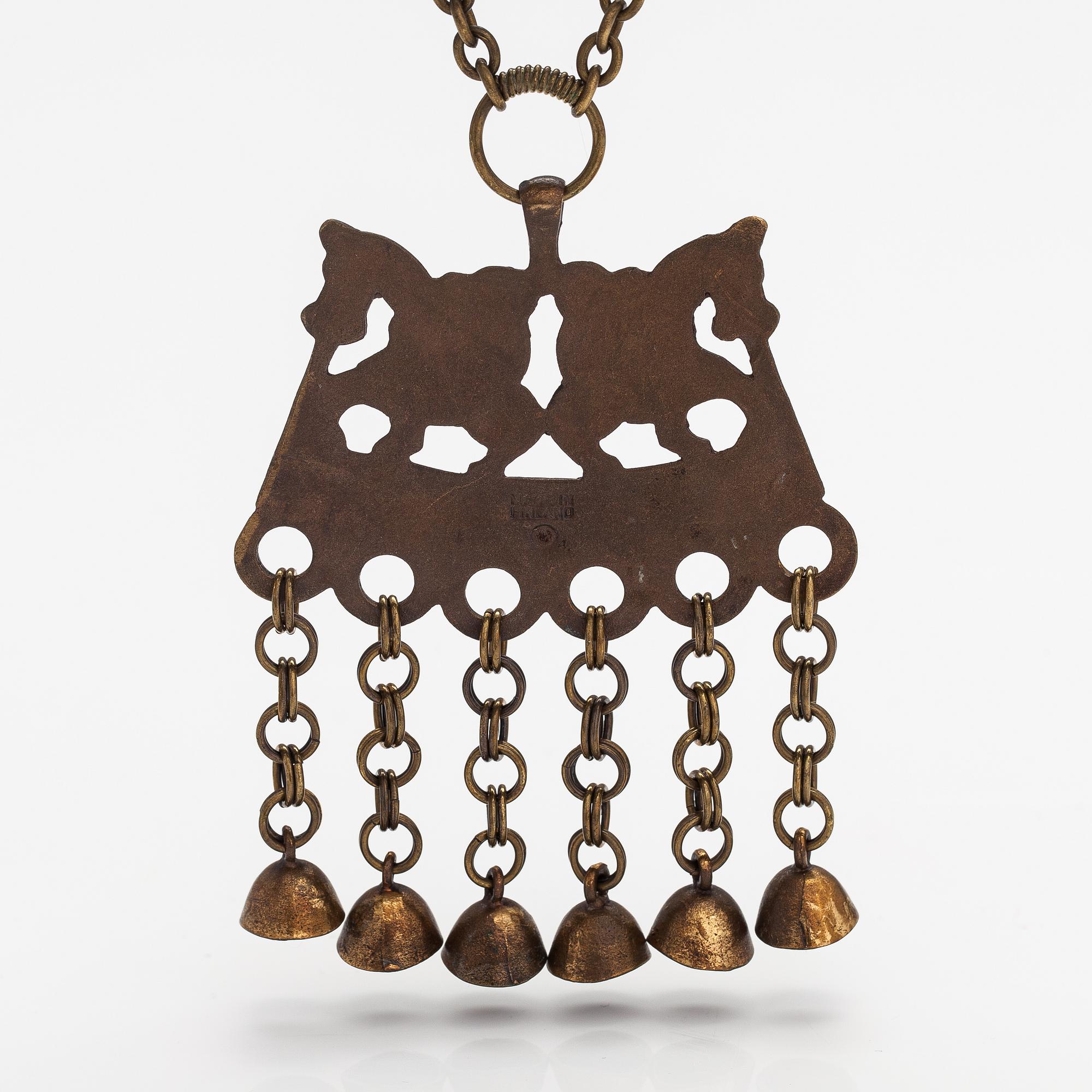 Halsband "Två ryttare", modell 75, brons. Kalevala Koru, Helsingfors.