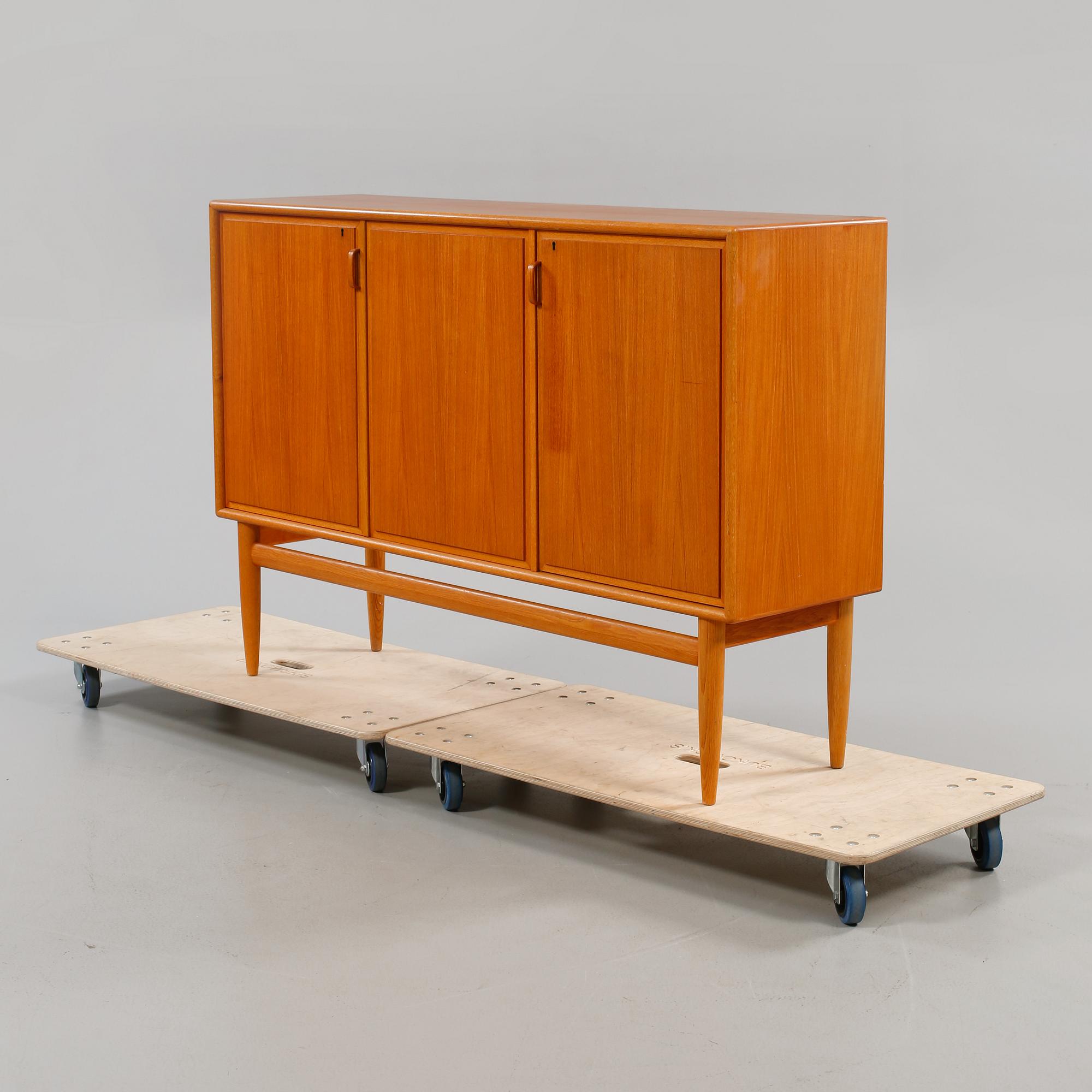 SIDEBOARD, Bertil Fridhagen, Bodafors, 1900-talets andra hälft.