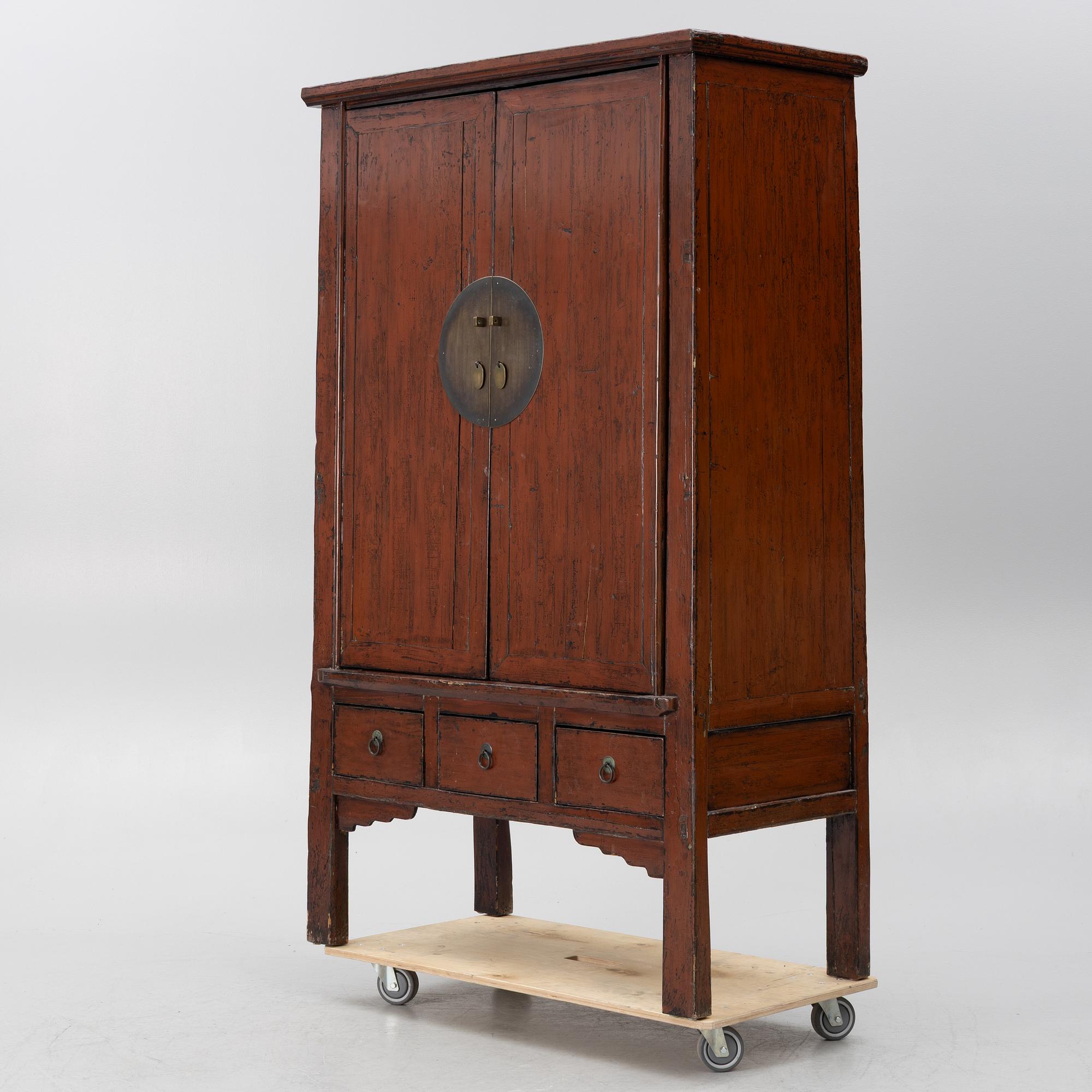 A Chinese cabinet, 20th century.