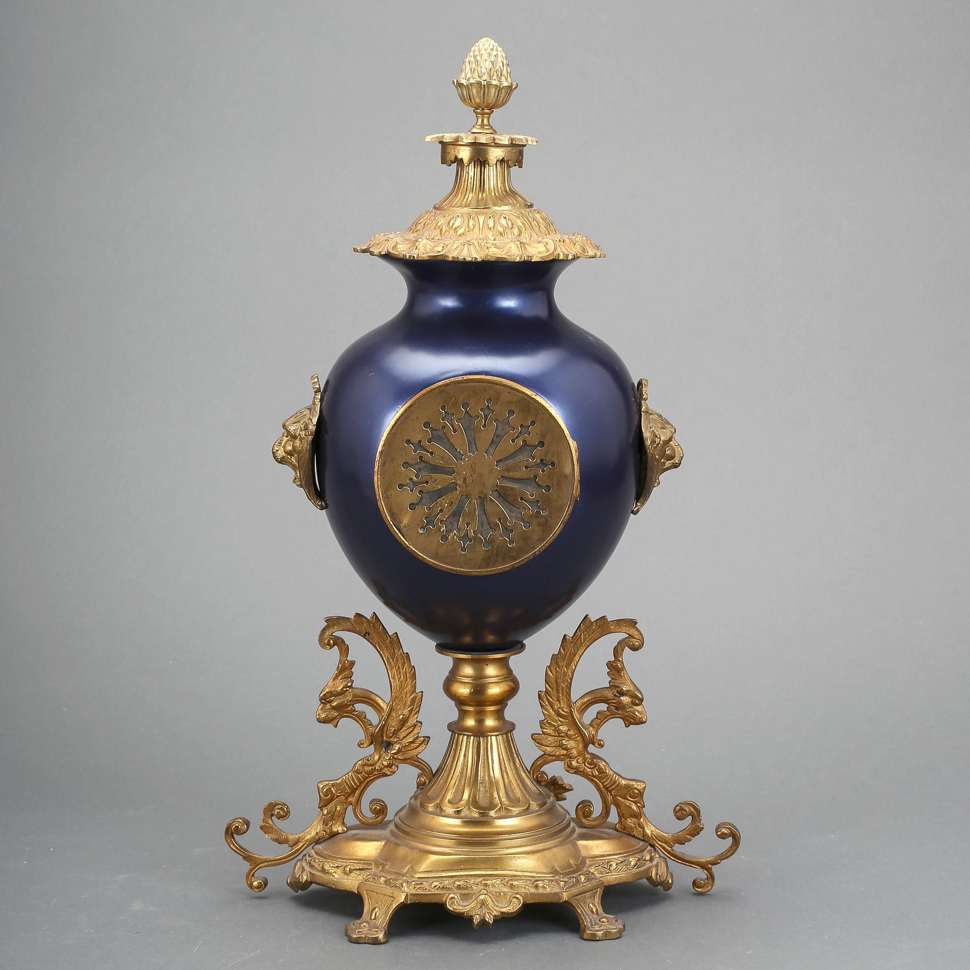 BORDSPENDYL, Louis XVI-stil, 1800-talets sista kvartal.