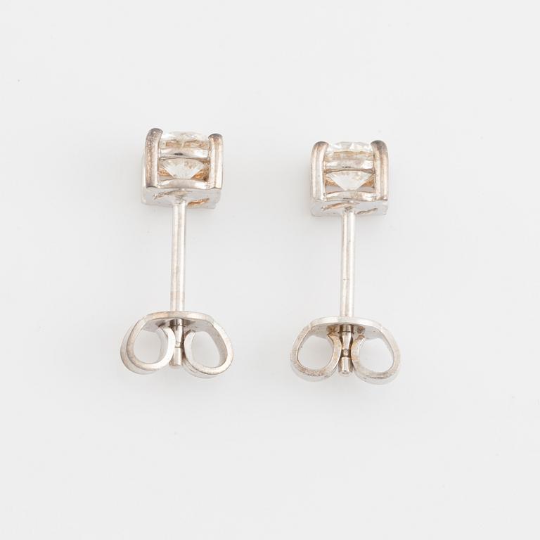 Brilliant cut diamond stud earrings, with IGI report.