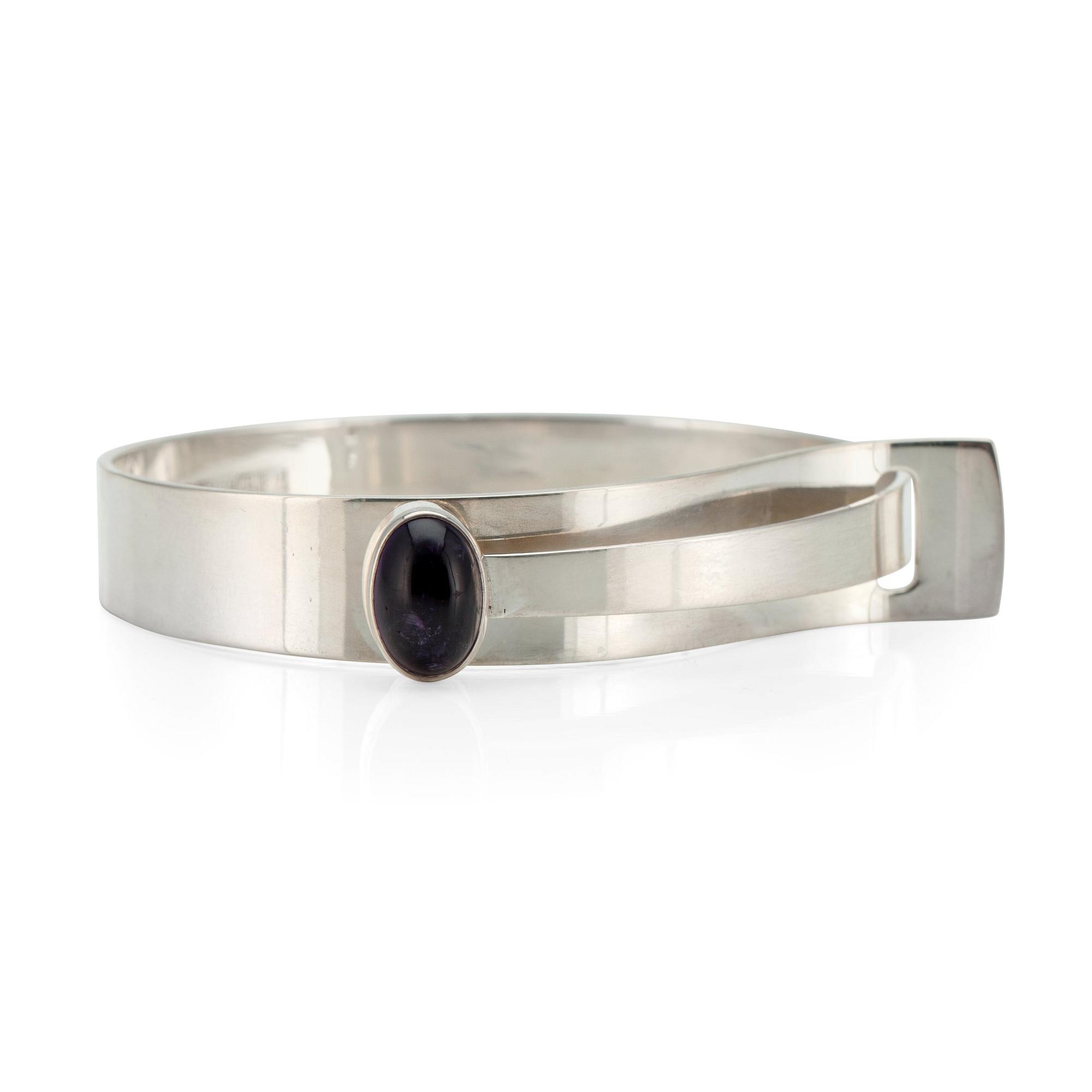Elis Kauppi, A BRACELET, sterling silver, cabochon cut amethyst, Kupittaan Kulta 1959.