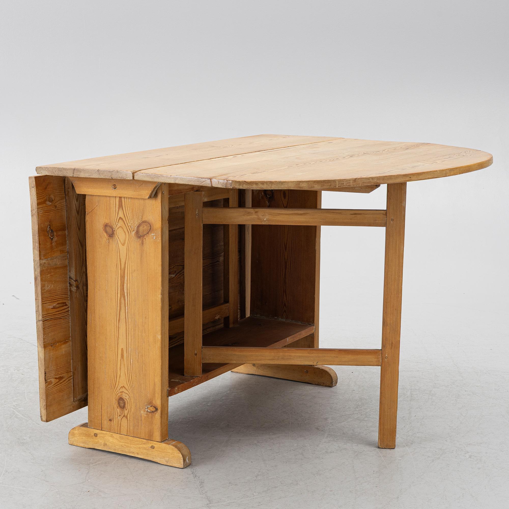 A gate leg table, 19th/20th century.