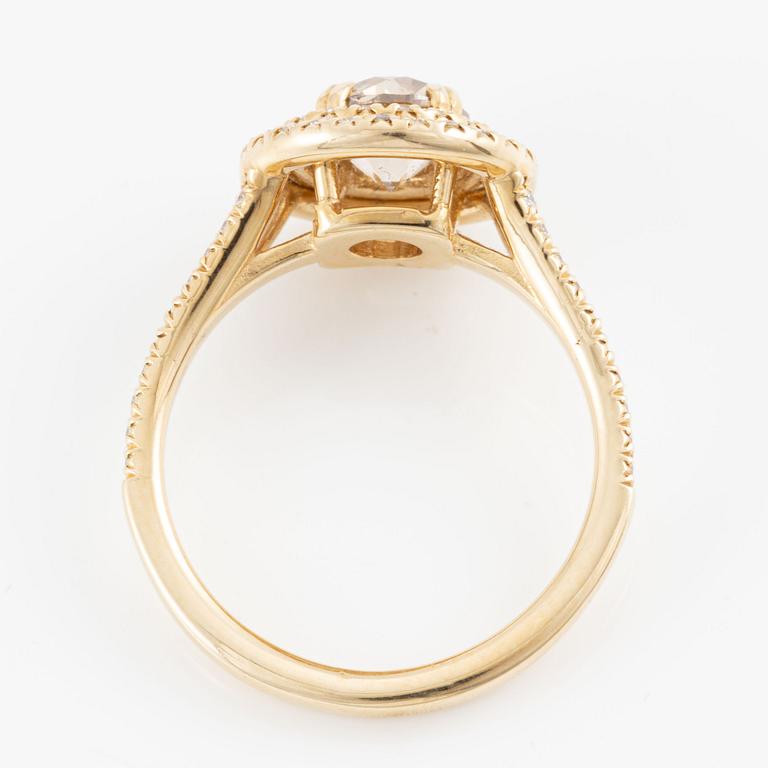 Ring, 14K gold with brilliant-cut diamonds.