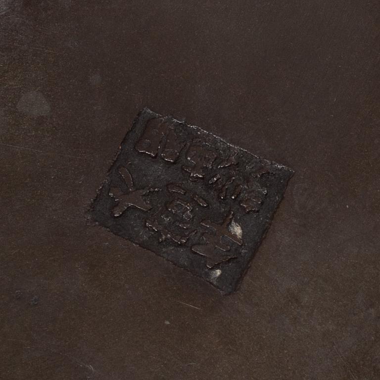 Rökelsekar med lock och ställ, brons, Kina, tidigt 1900-tal.