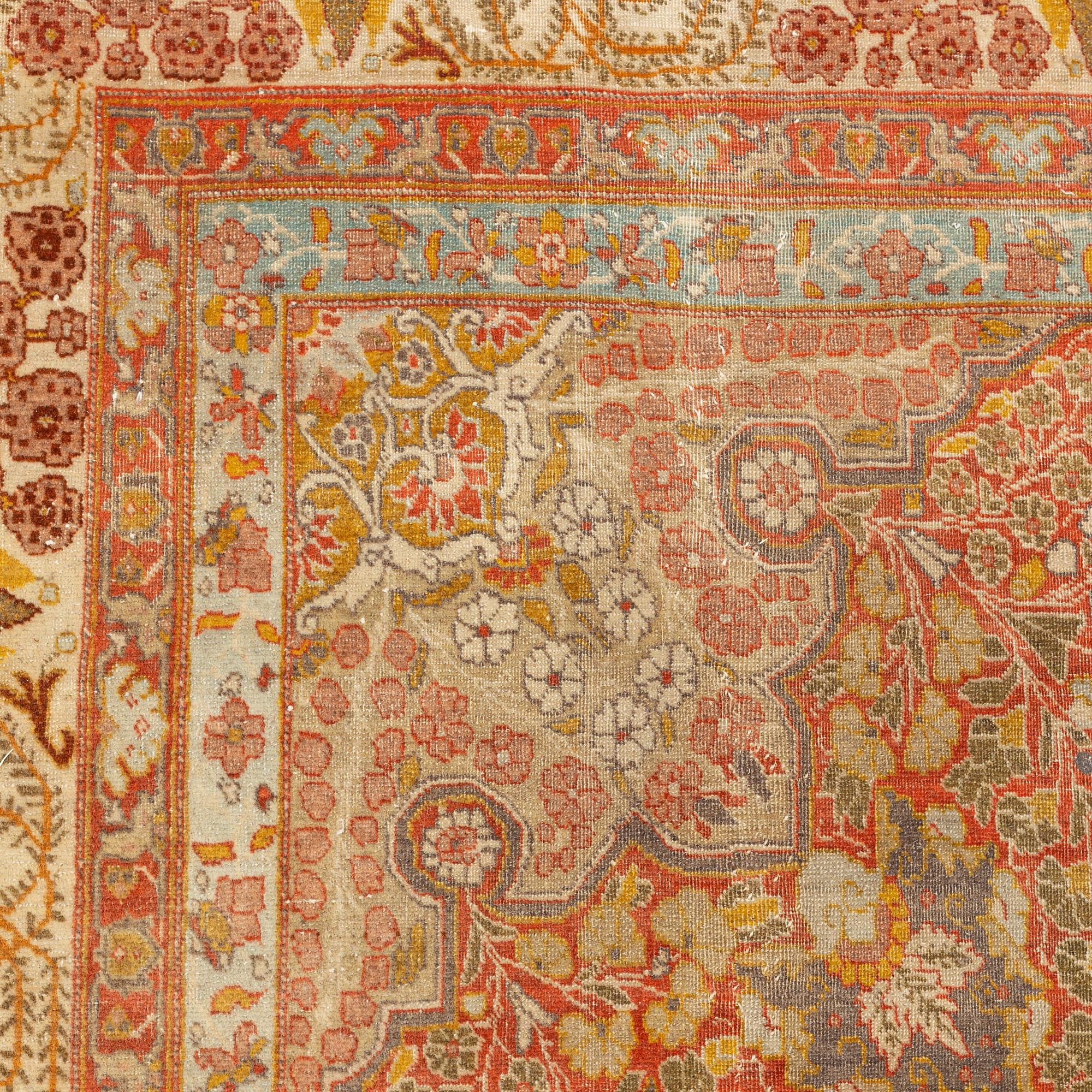 An antique Tabriz carpet, ca 404 x 276 cm.